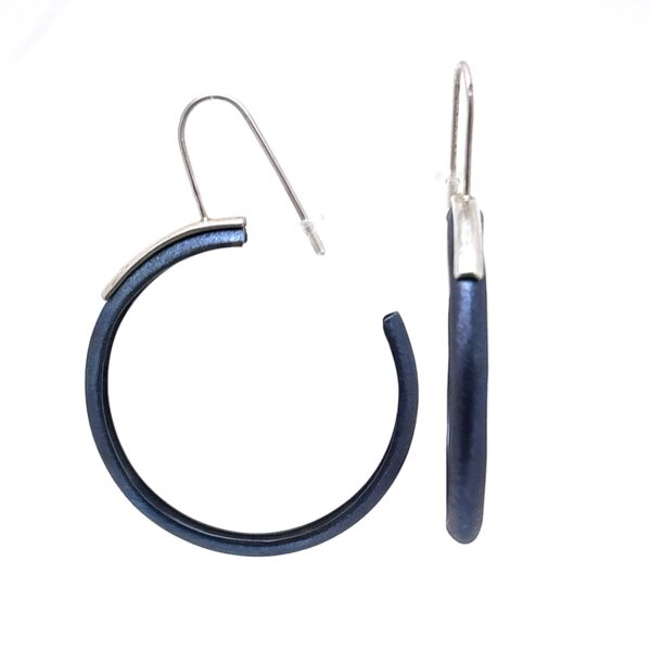 Ασημένια σκουλαρίκια κίρκοι με τιτάνιο σε μπλε χρώμα