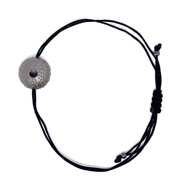 Χειροποίητο ασημένιο βραχιόλι αχινός με οξείδωση σε μαύρο σχοινί